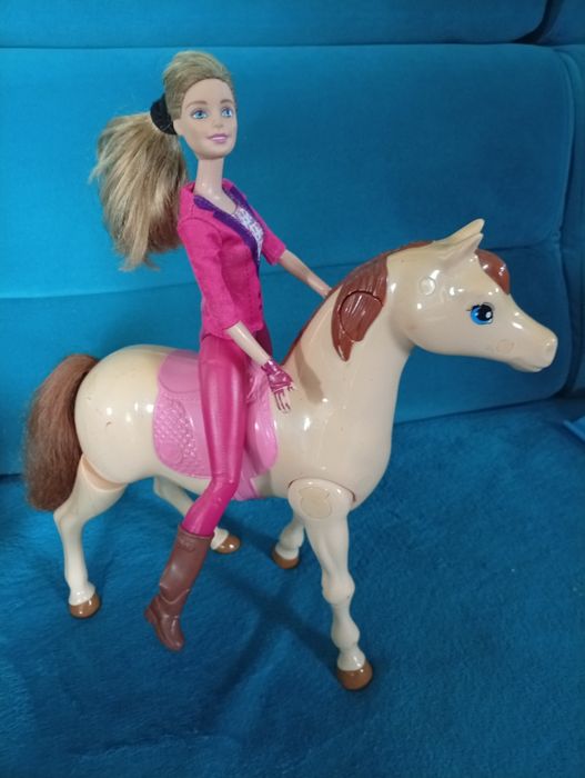 Koń dla barbie razem z lalką