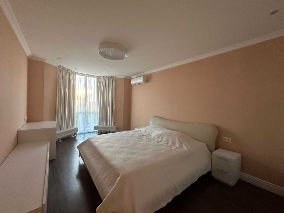 Простора і затишна квартира біля метро Лук’янівська