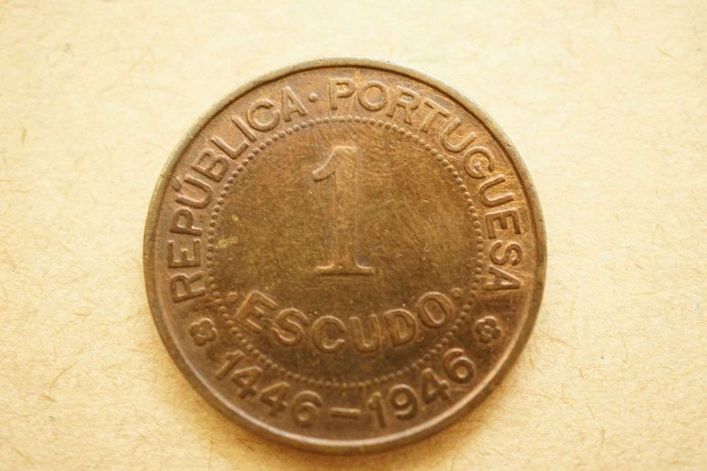 Moeda 1 escudo da Guiné-Bissau 500 anos aniv. descoberta, 1946