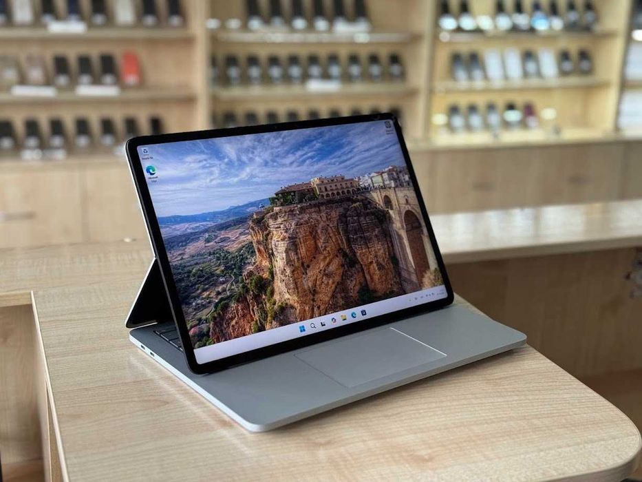 Microsoft Surface Laptop Studio 14.4' / i5-11300H / 16GB / 512GB SSD