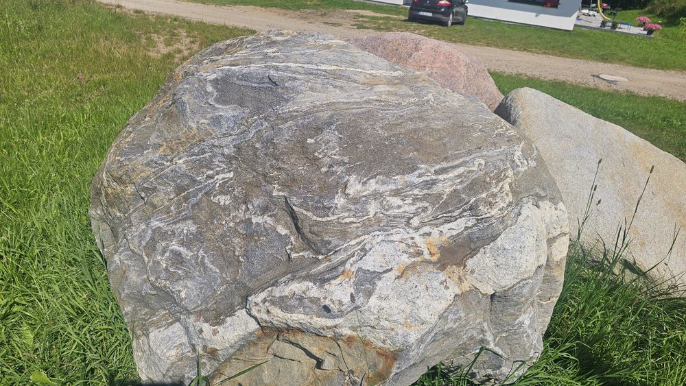 Kamień naturalny. Głazy narzutowe