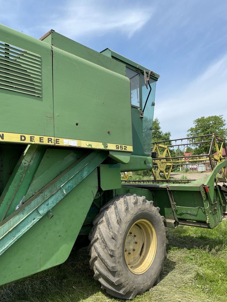 ПРОДАЄТЬСЯ John Deere 952 зі січкарнею