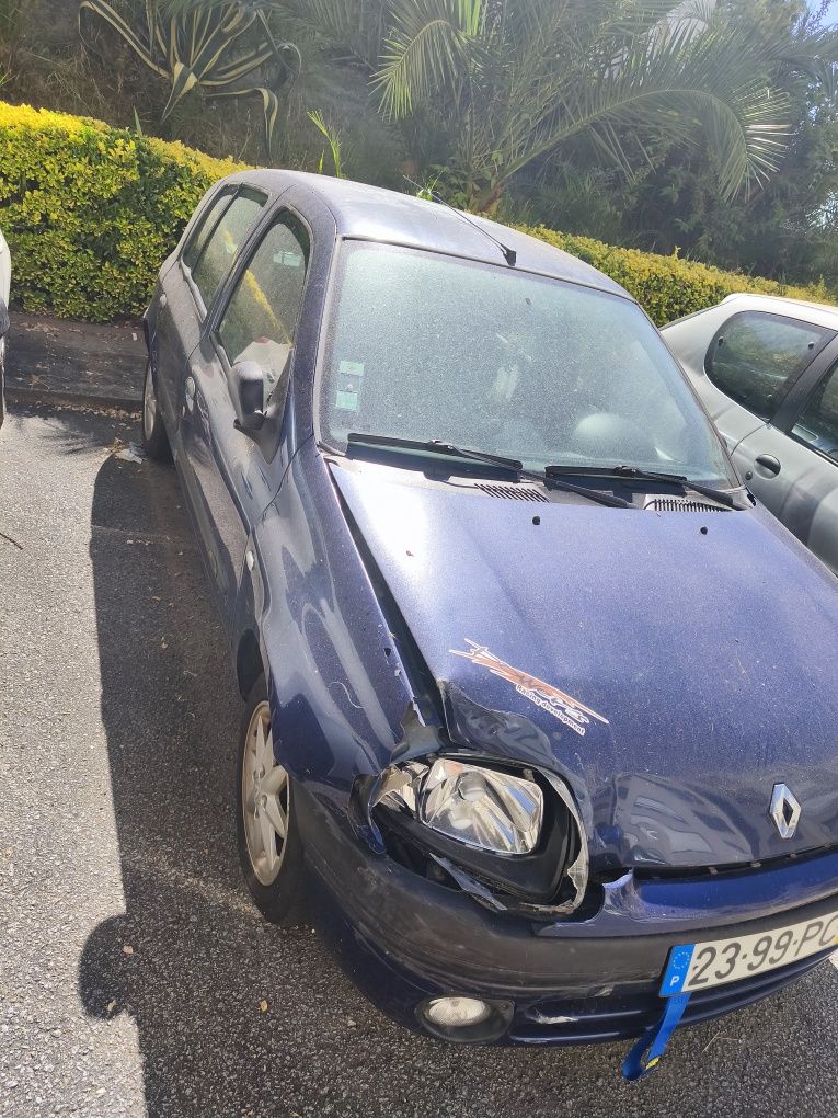 Vendo Renault clio 1.2 a gasolina