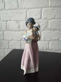 Статуетка Lladro Дівчинка з лялькою