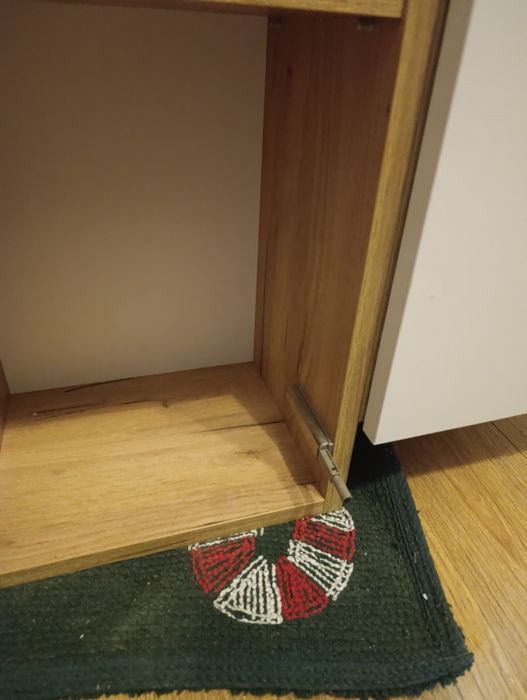 Szafka wisząca idealna do salonu