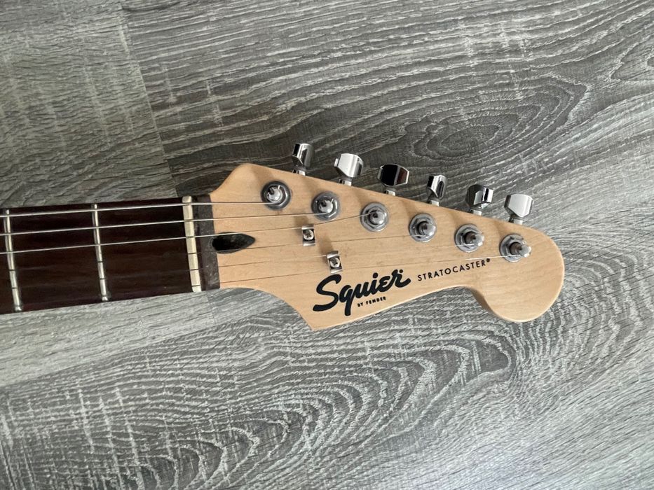Guitarra squier stratocaster