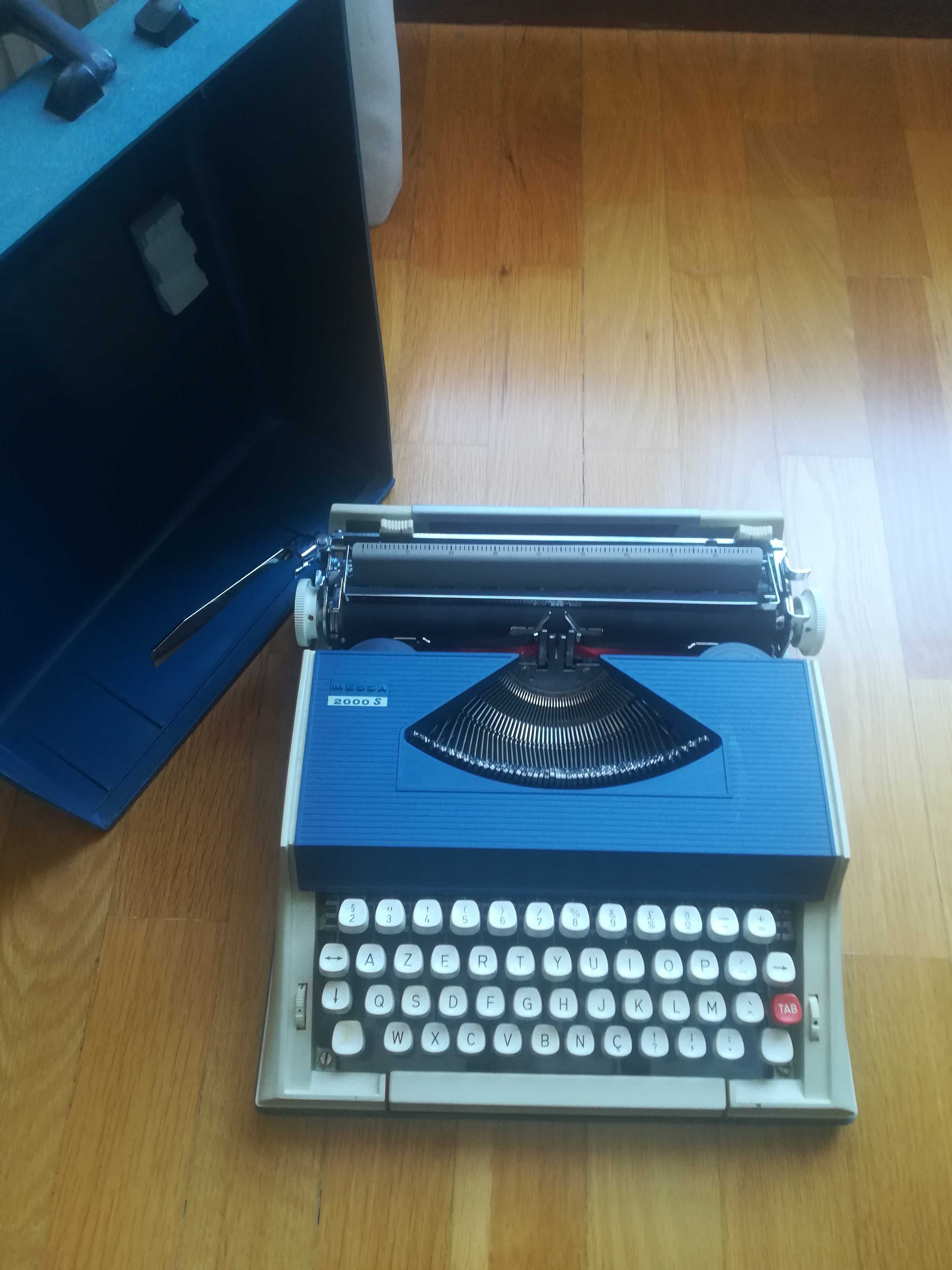Máquina de escrever Messa 2000S