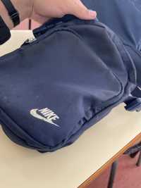 Bolsa Nike em bom estado