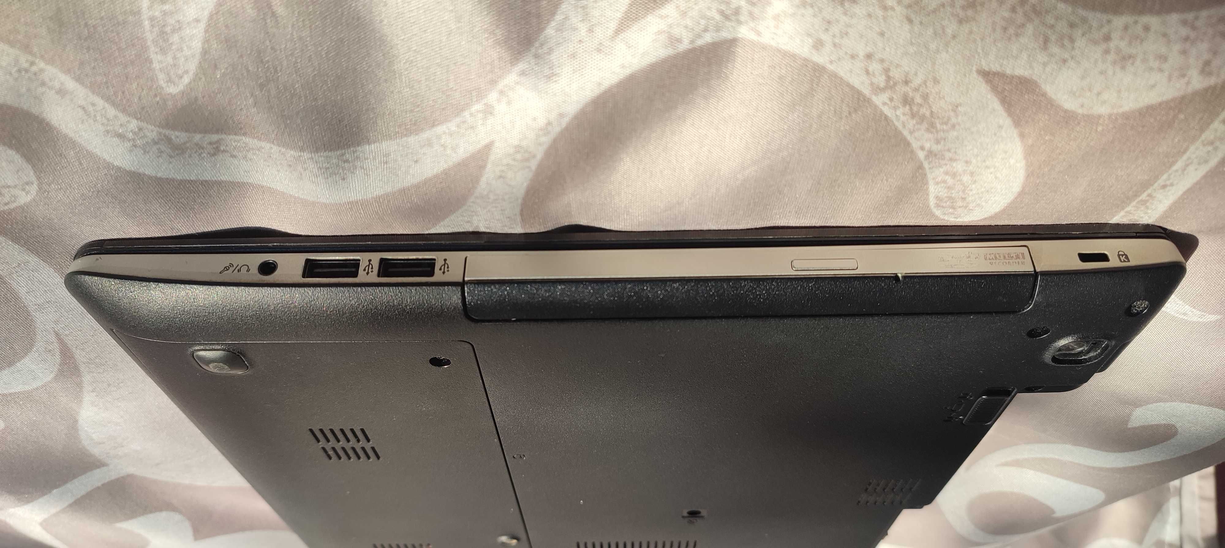 Ігровий ноутбук Asus K56CM в доброму стані