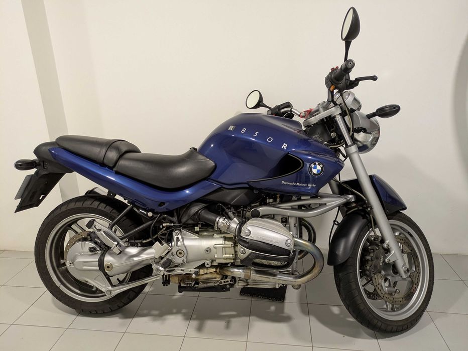 Moto da marca BMW R850R