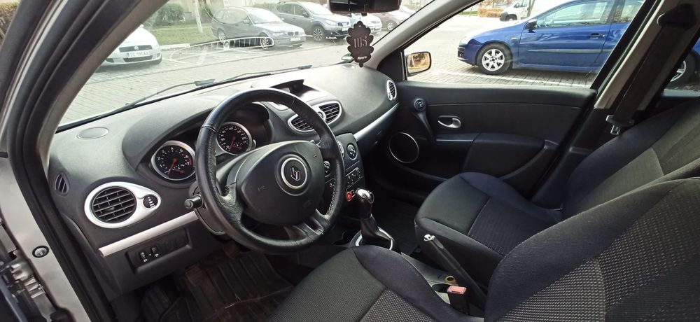 Renault Clio stan bardzo dobry, nowe opony całosezonowe, klimatyzacja sprawna!