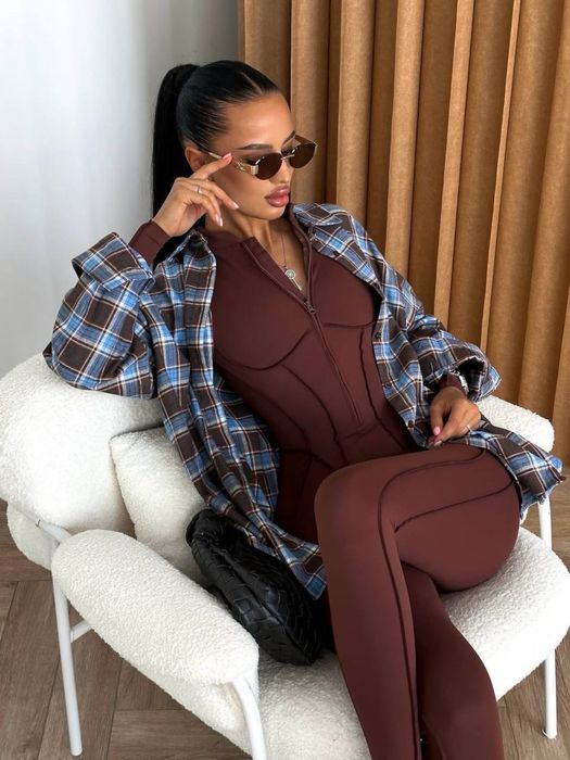 Комбінезон з відкритою спиною