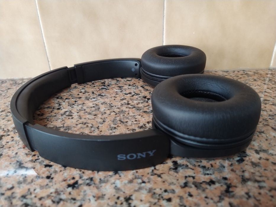 Auscultadores SONY Bluetooth (On Ear - Microfone - Preto) casa quarto.