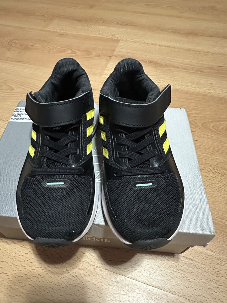 Кросівки Adidas 28