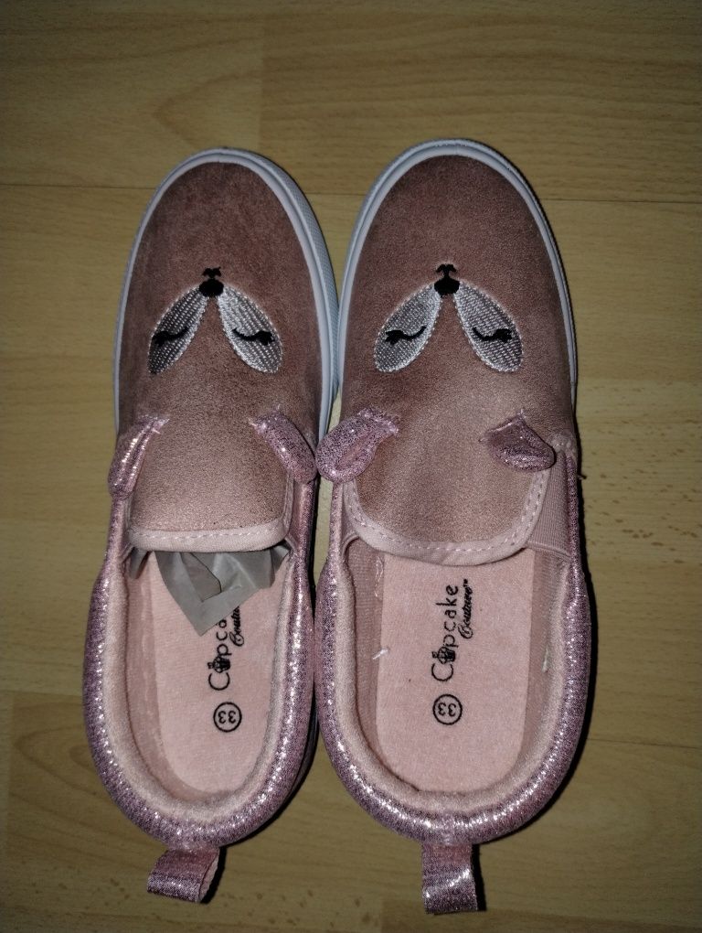 Обувь для девочек 32 и 33 размер