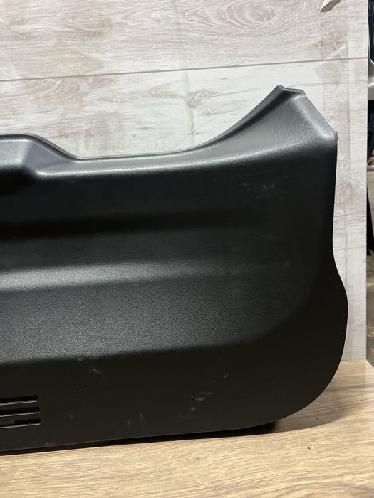 Обшивка двери багажника нижняя Nissan Rogue 14-20 90900-4BA0A