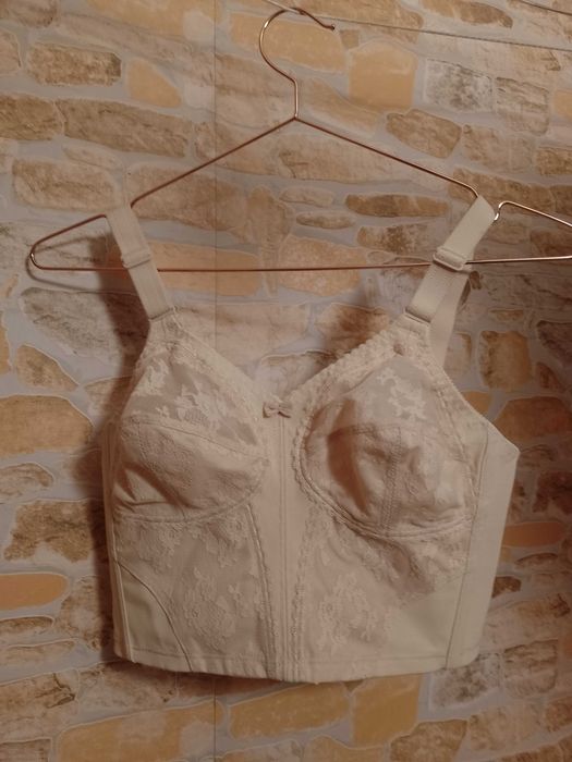 (80B) Triumph/ Ekskluzywny biustonosz modelujący z Londynu, NOWY