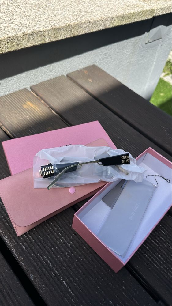 oculos miumiu novos ainda em caixa
