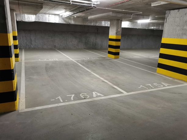 Podwójne miejsce parkingowe w hali garażowej ul. Dymka obok Lidla