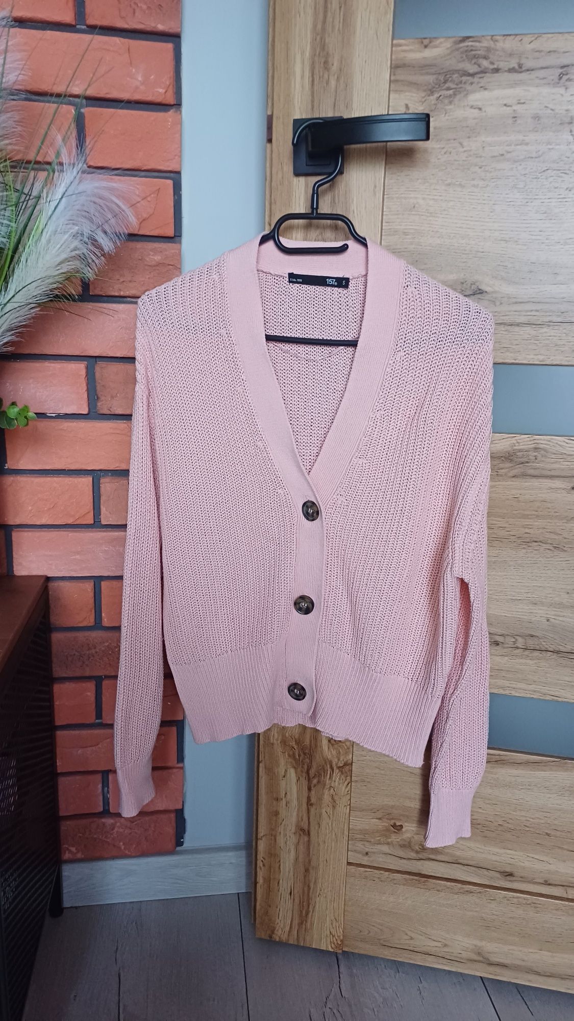 Różowy kardigan sweter rozpinany r. 36 S/ 38 M jak nowy