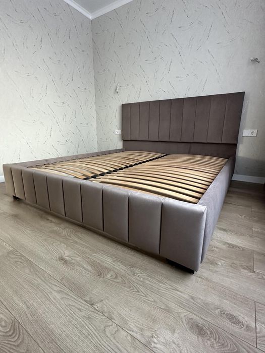 Двоспальне ліжко  у меблевому велюрі на ортопедичних ламельках