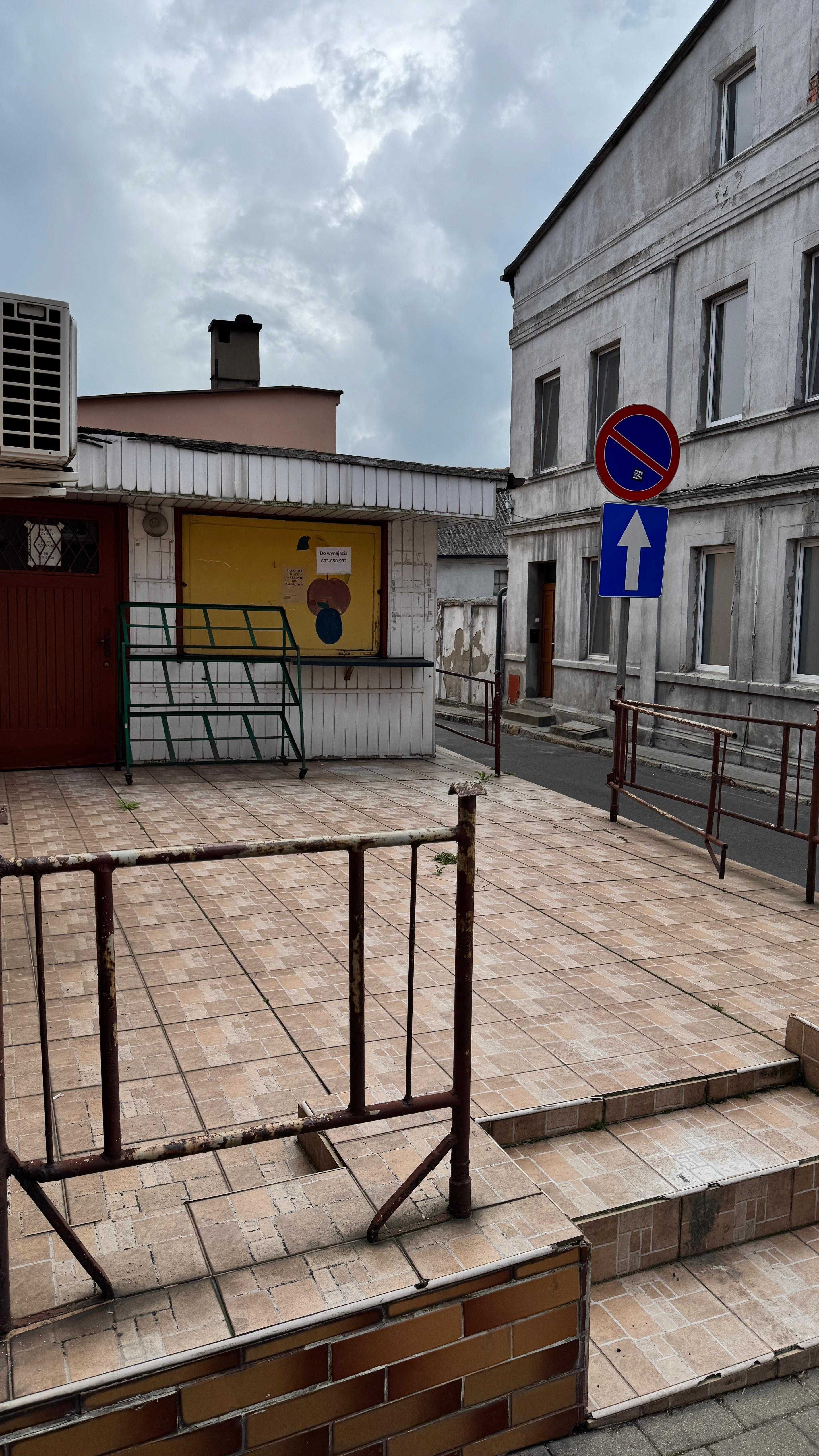 Wynajmę taras z kioskiem – w centrum Kcyni – idealne miejsce na biznes