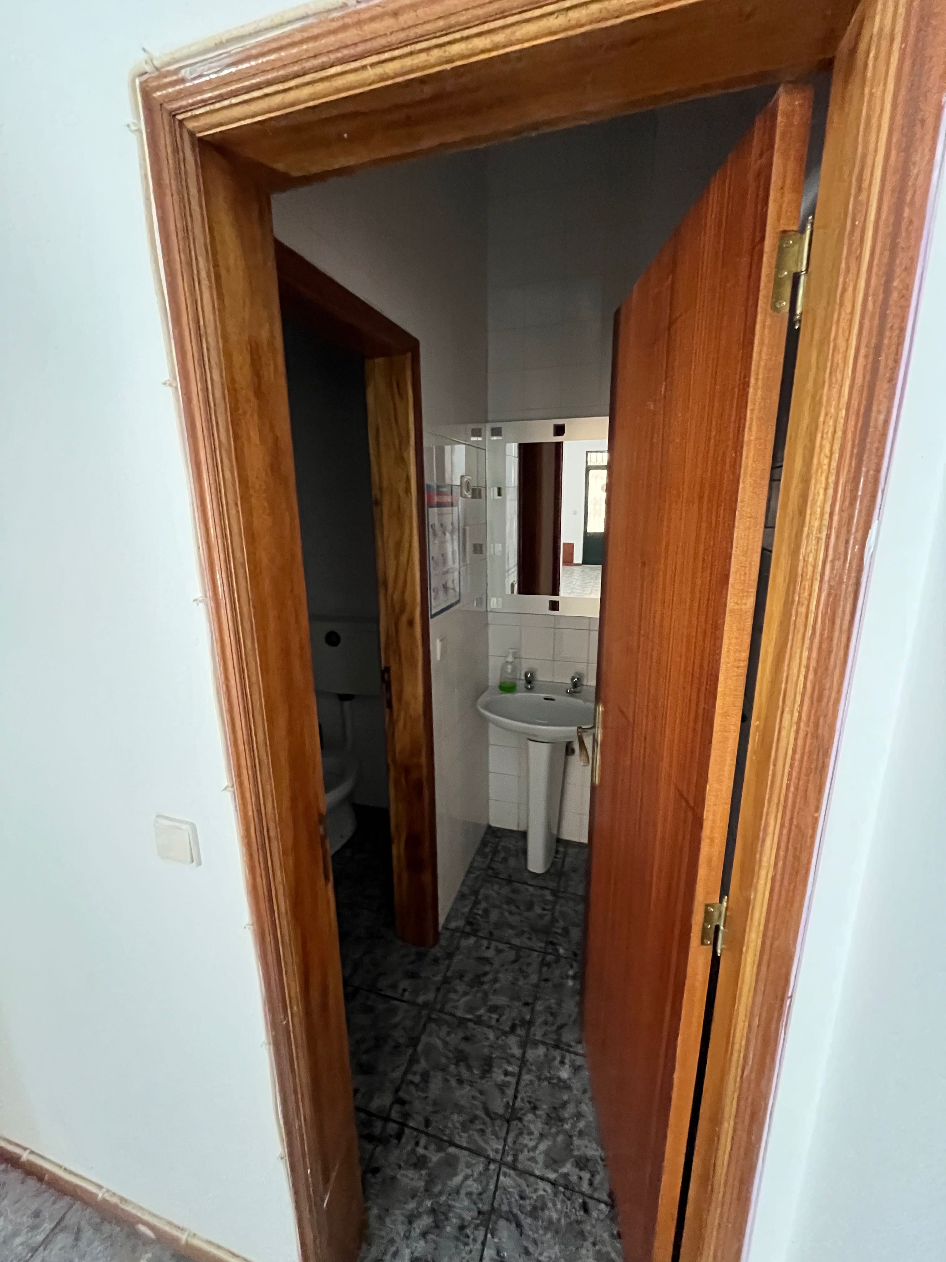 Vende-se Rés do chão, para comércio ou habitação 78m2