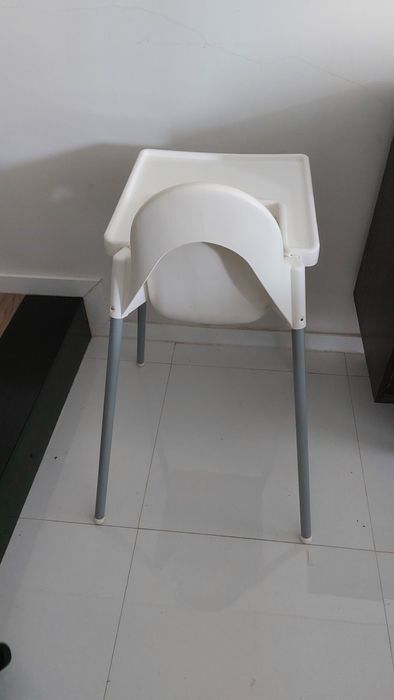 Cadeira papa Ikea com redutor e tabuleiro