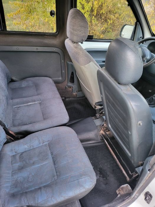 Сімейний або для роботи автомобіль