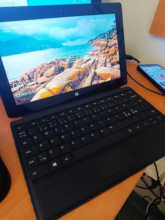 Microsoft Surface 2w1 tablet/laptop (Intel Core i5, SSD 64GB,4GB DDR 3