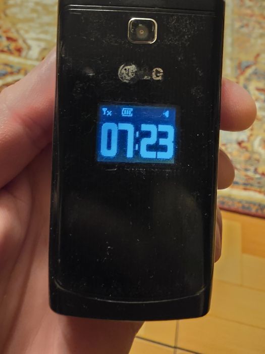 Telefon z klapka LG A133