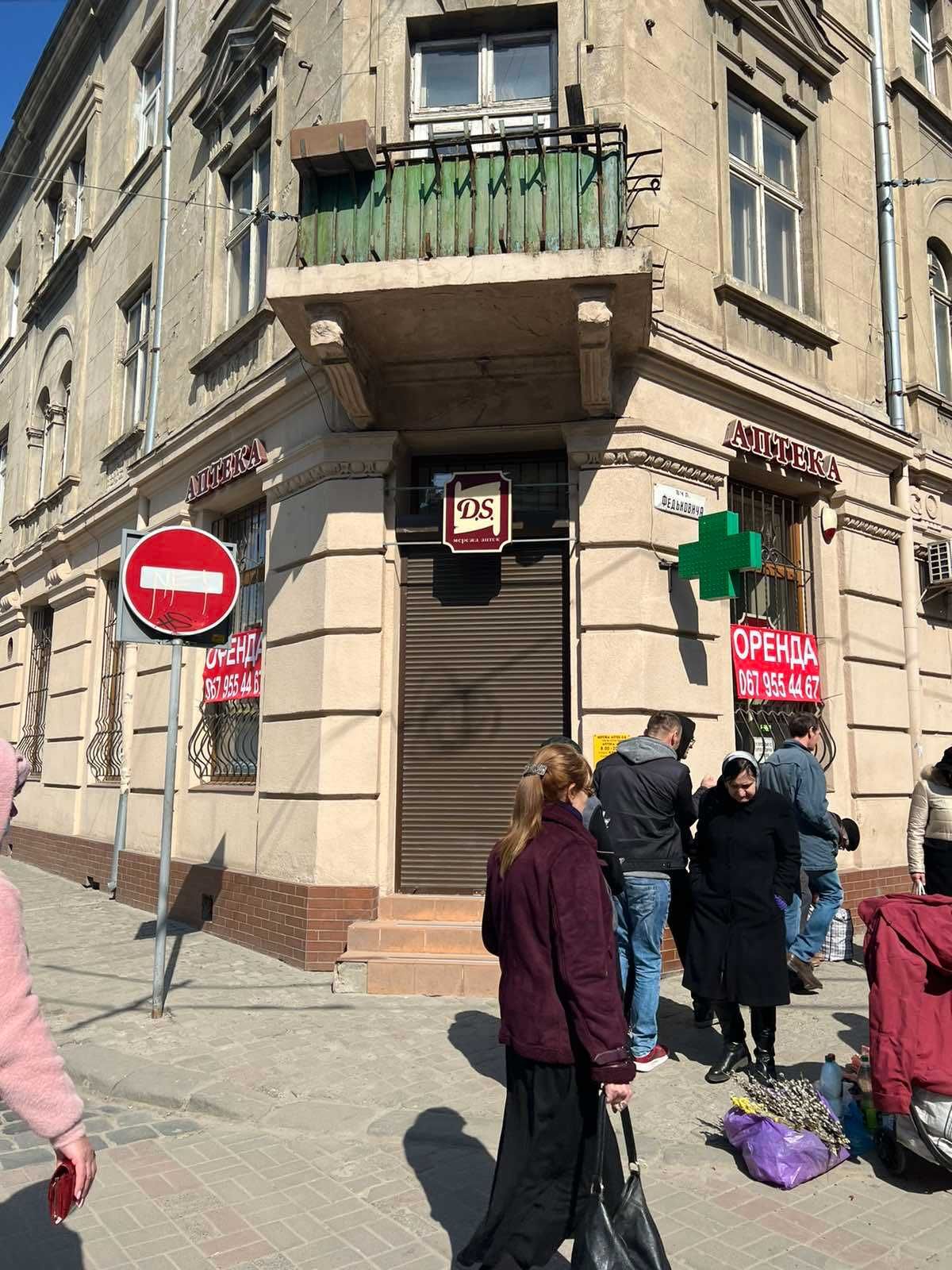 Оренда фасадного комерційного приміщення на вул. Федьковича, 10.