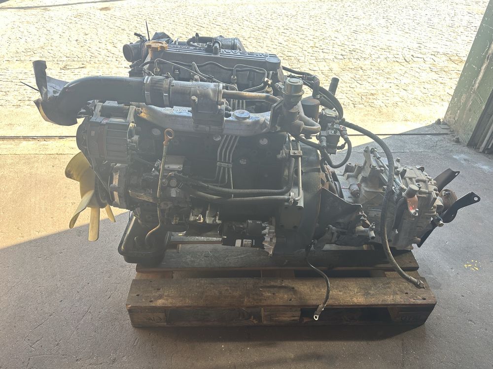 Motor Nissan Atleon B4.40