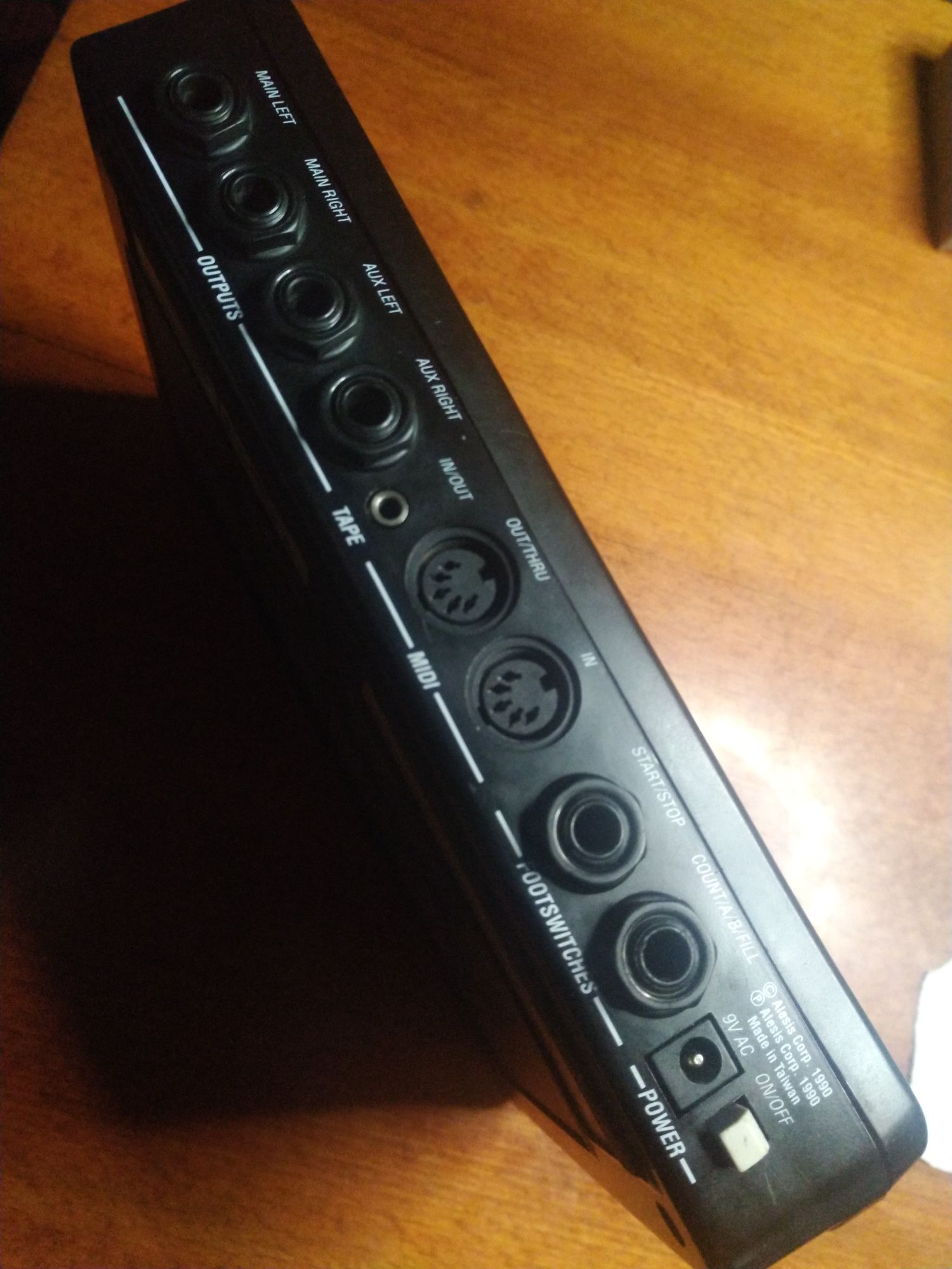 Легендарна alesis sr16 ритм машинка драм машина ударна драммашина RX17