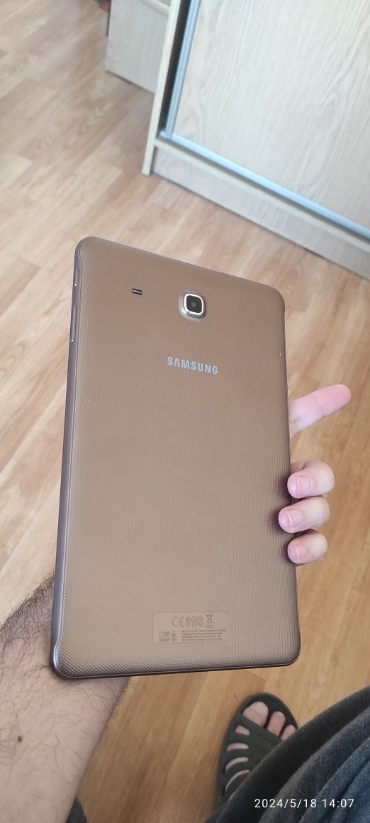 Планшет Samsung T561