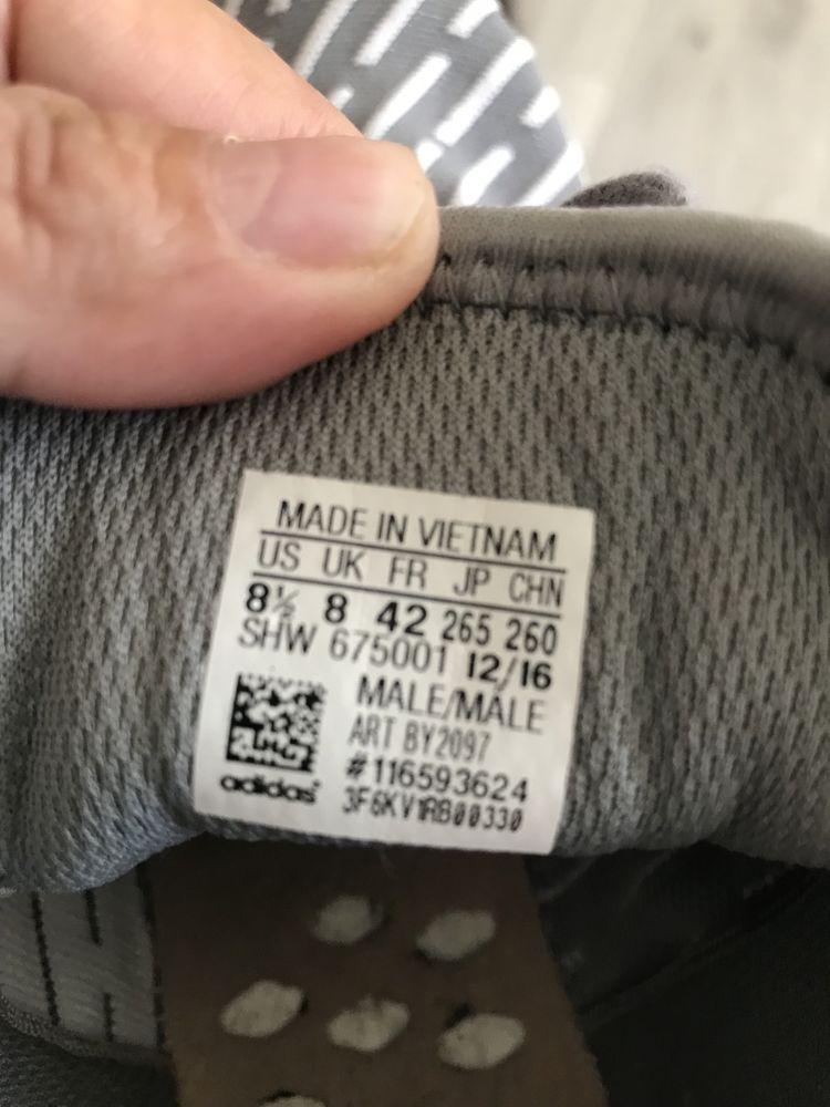 Продам кросівки adidas (42 розмір)