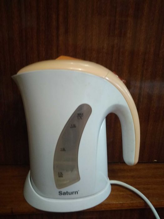 Електрочайник Saturn