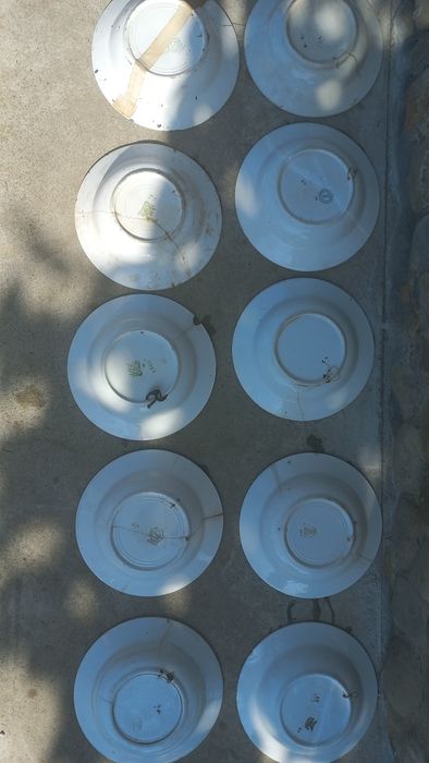 Продаються  старі тарілки.