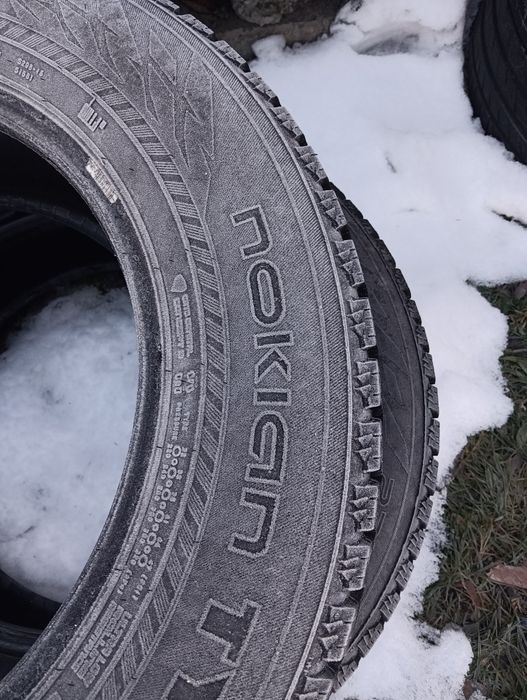 Opona zimowa 235-65r17 Nokian