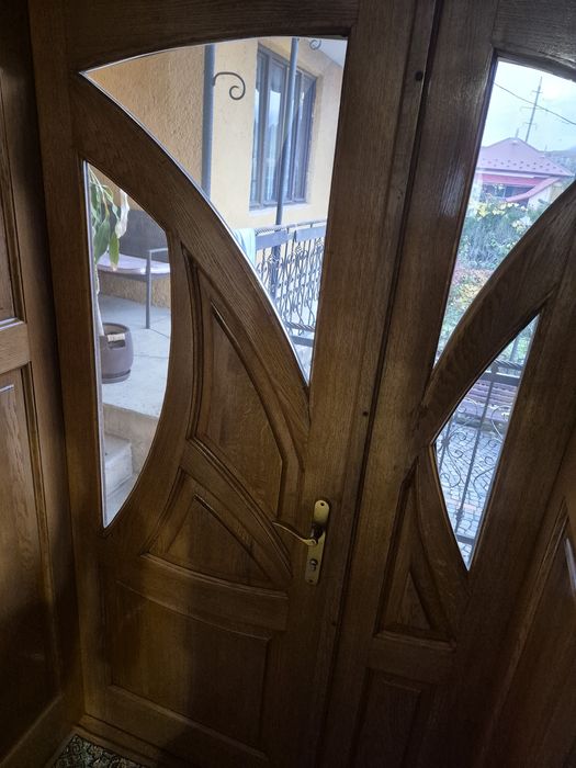 Продаж добротного будинку на два входи.