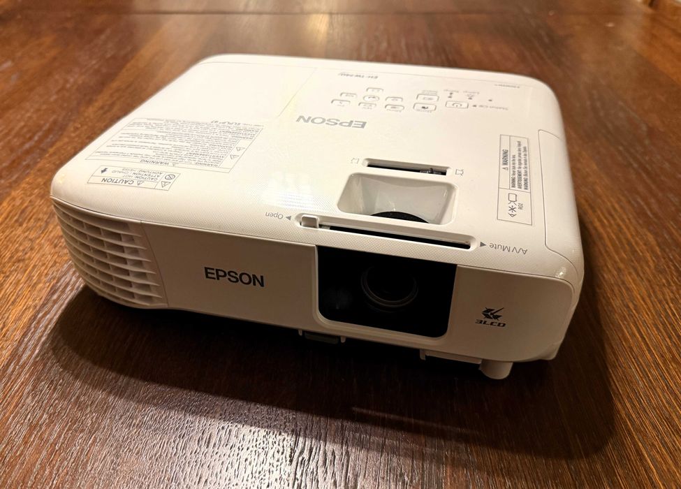 Rzutnik Epson EH-TW740