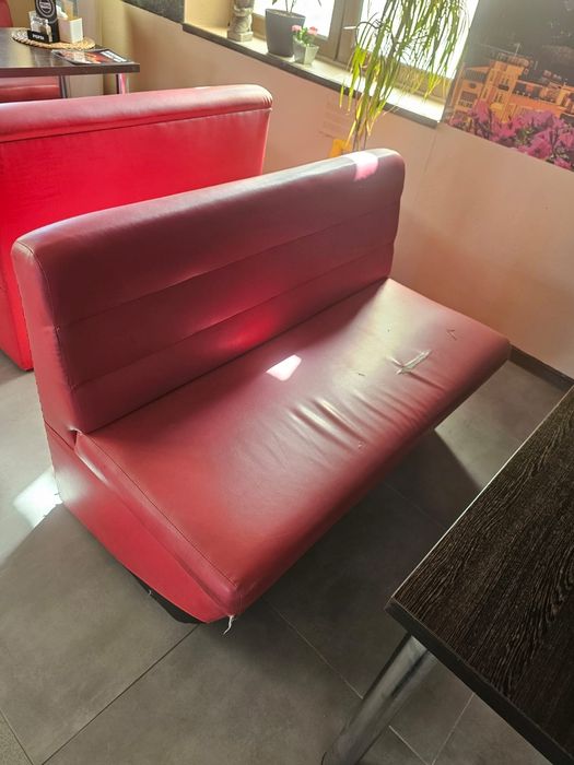 Zestaw stół i sofa do restauracji