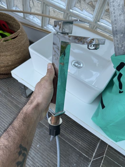 Lavatorio casa de banho com suporte e torneira alta