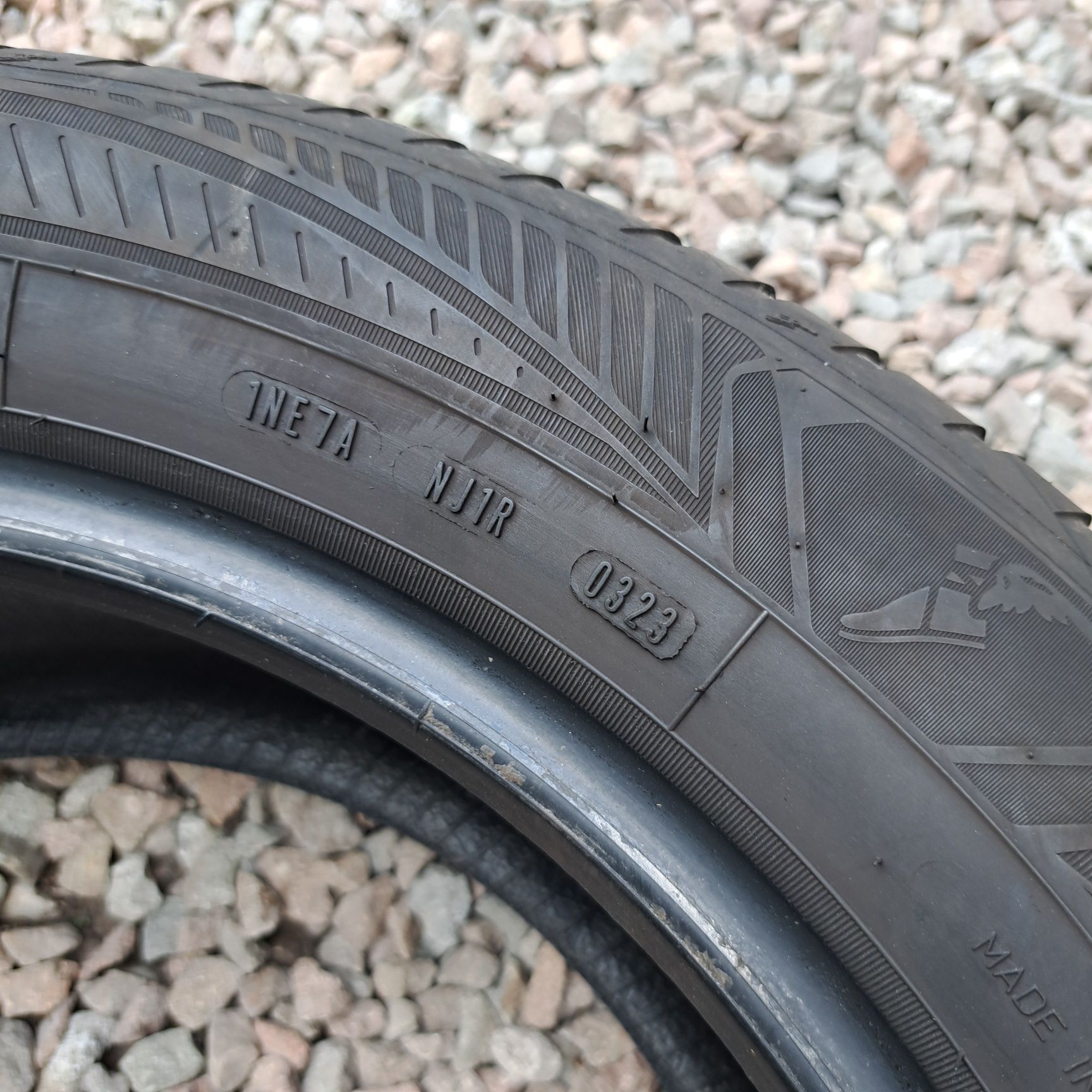 Opony całoroczne R17 235/55/17 Goodyear vector 4seanson