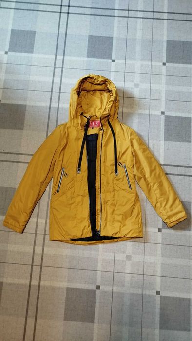 Осіння куртка для дівчинки 12-13 років