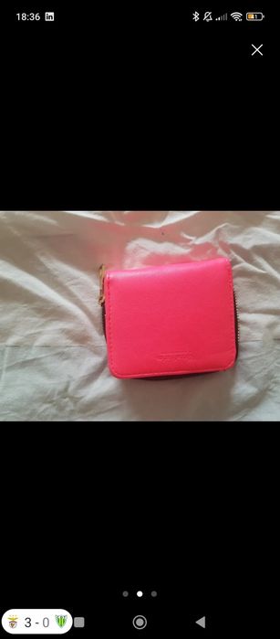 Carteira rosa fluorescente pouco usada com muita arrumação