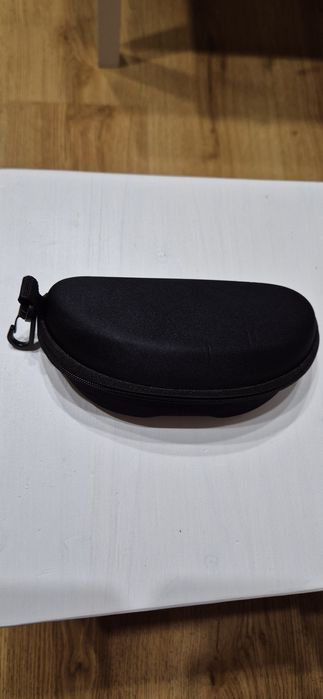 Etiu na okulary słoneczne - czarne