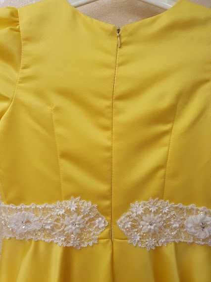 Праздничное желтое платье на девочку 5-7 лет стильное