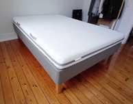 Cama Casal IKEA 140x200cm, pernas 20cm e colchão