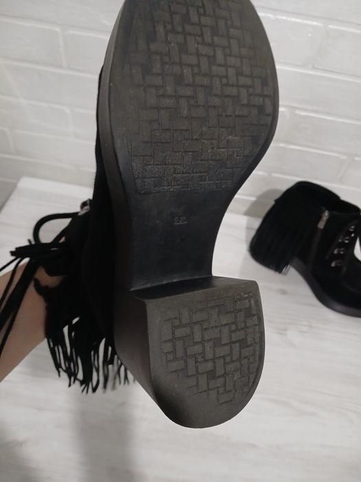 Ботинки зимові жіночі, замшеві, 37 розмір, б/у.